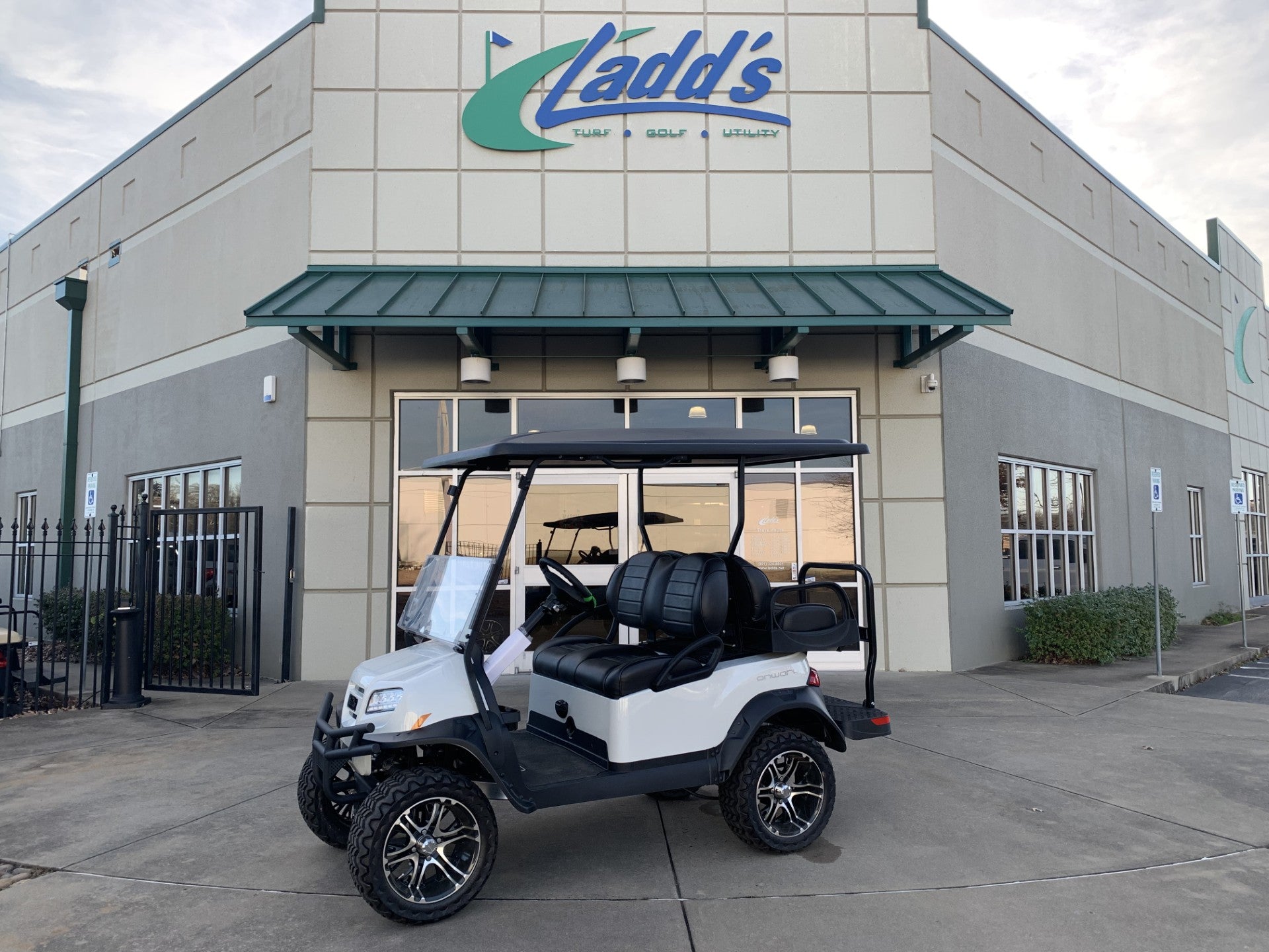 2023 | Club Car Onward Lifted 4 Passenger - Electric