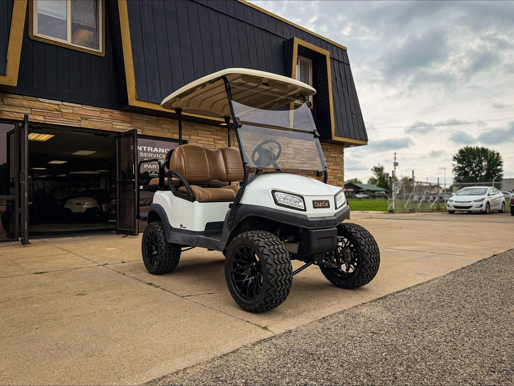 2022 | Club Car Tempo Lifted 4 Passenger - Electric