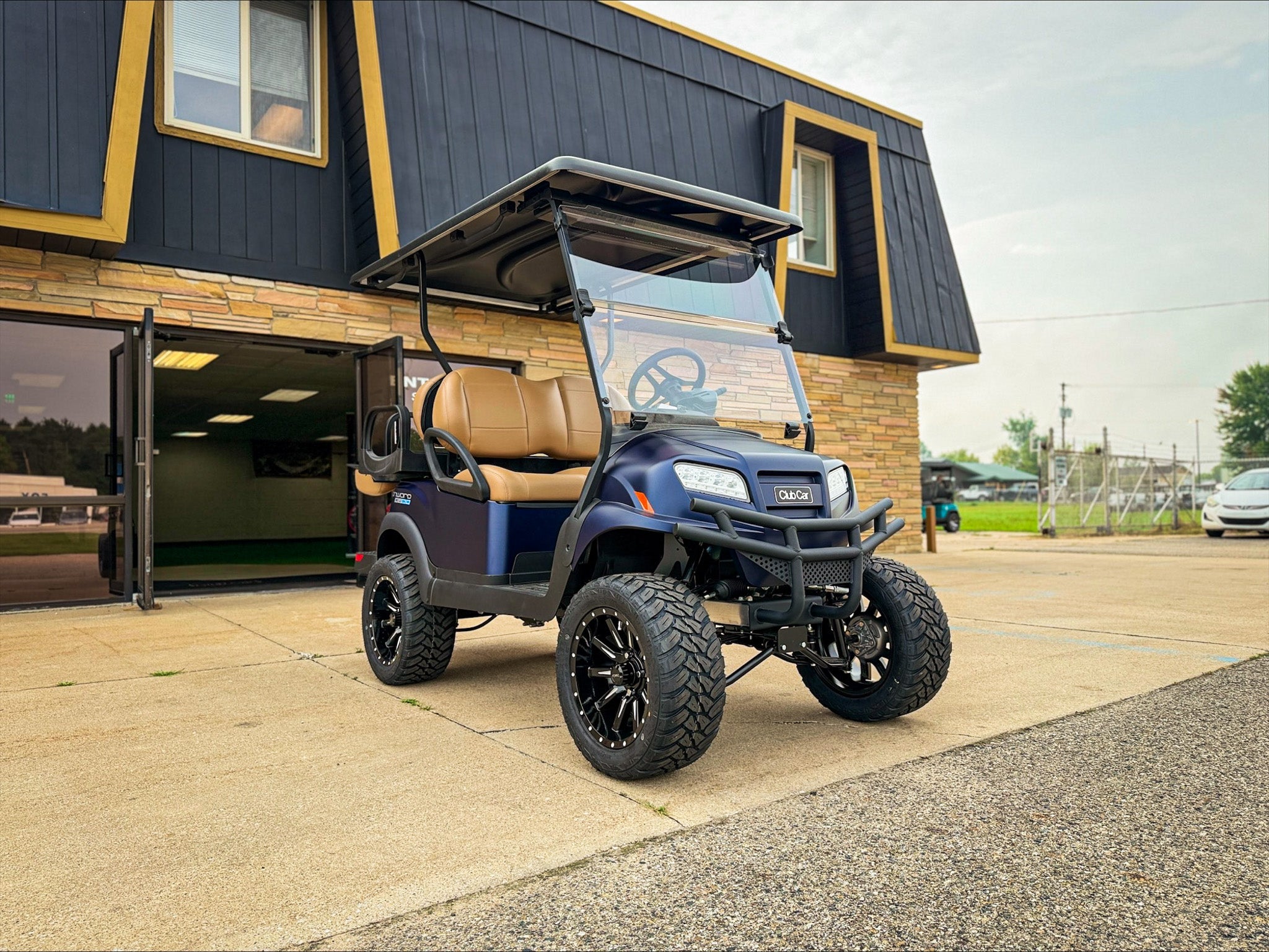 2027 | Club Car Onward Lifted 4 Passenger - XR Lithium Ion