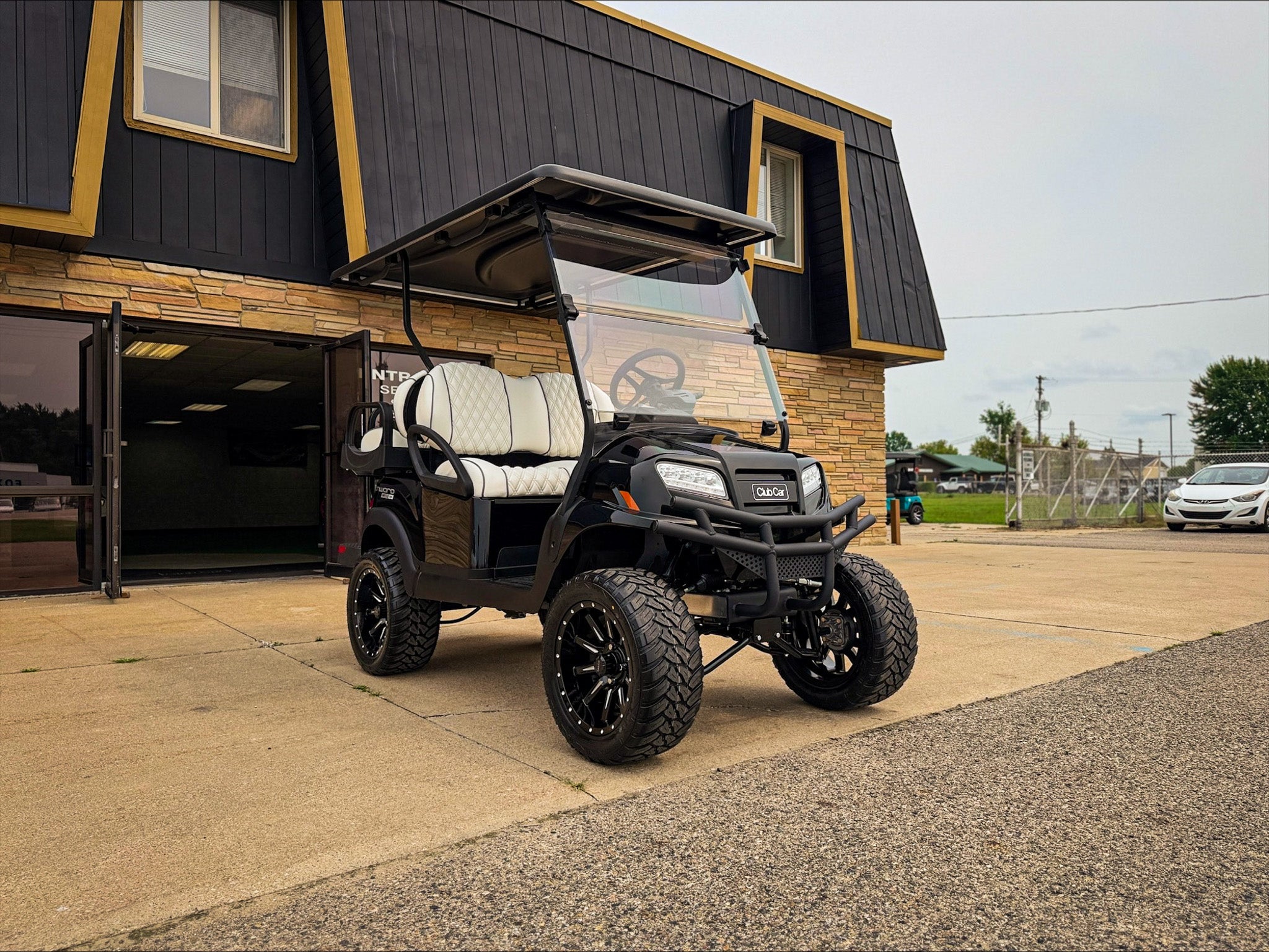 2027 | Club Car Onward Lifted 4 Passenger - Lithium Ion